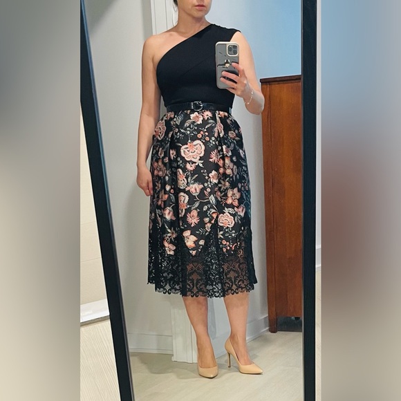 Elegant Sachin and Babi skirt - Picture 3 of 7